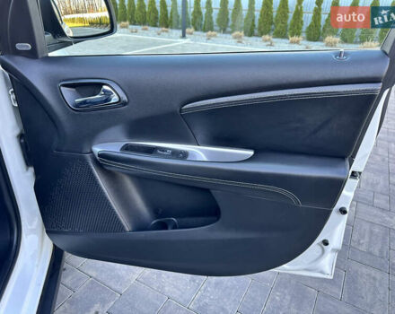 Белый Фиат Фримонт, объемом двигателя 2 л и пробегом 209 тыс. км за 13600 $, фото 70 на Automoto.ua