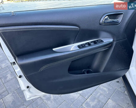 Белый Фиат Фримонт, объемом двигателя 2 л и пробегом 209 тыс. км за 13600 $, фото 66 на Automoto.ua