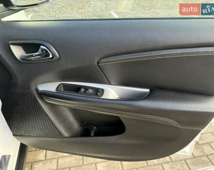 Фиат Фримонт 2014 в Луцке на Automoto.ua Белый Фиат Фримонт, объемом двигателя 2 л и пробегом 170 тыс. км за 12900 $, фото 17 на Automoto.ua