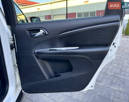 Белый Фиат Фримонт, объемом двигателя 2 л и пробегом 209 тыс. км за 13600 $, фото 76 на Automoto.ua