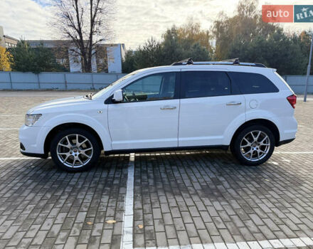 Фиат Фримонт 2014 в Луцке на Automoto.ua Белый Фиат Фримонт, объемом двигателя 2 л и пробегом 170 тыс. км за 12900 $, фото 4 на Automoto.ua