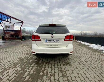 Белый Фиат Фримонт, объемом двигателя 1.96 л и пробегом 140 тыс. км за 14999 $, фото 3 на Automoto.ua