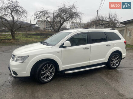 Белый Фиат Фримонт, объемом двигателя 2 л и пробегом 238 тыс. км за 13500 $, фото 1 на Automoto.ua