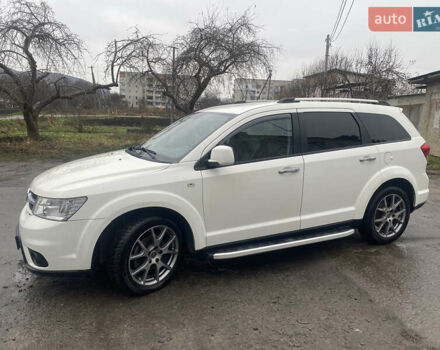 Белый Фиат Фримонт, объемом двигателя 2 л и пробегом 238 тыс. км за 13500 $, фото 1 на Automoto.ua