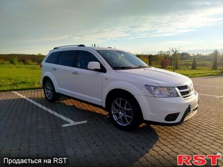 Белый Фиат Фримонт, объемом двигателя 2 л и пробегом 240 тыс. км за 12700 $, фото 1 на Automoto.ua
