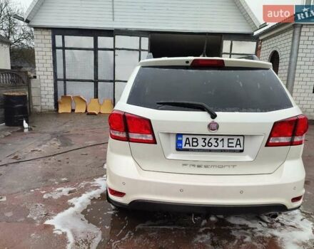 Белый Фиат Фримонт, объемом двигателя 2 л и пробегом 300 тыс. км за 13000 $, фото 1 на Automoto.ua