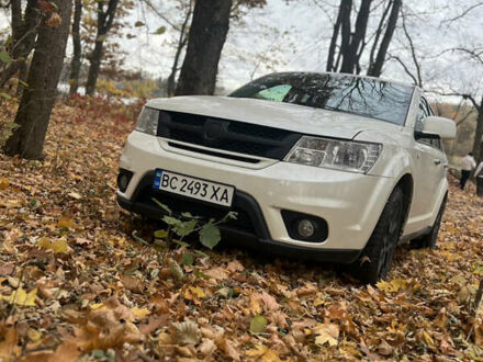 Белый Фиат Фримонт, объемом двигателя 1.96 л и пробегом 260 тыс. км за 13000 $, фото 1 на Automoto.ua