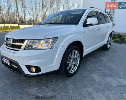 Белый Фиат Фримонт, объемом двигателя 2 л и пробегом 209 тыс. км за 13600 $, фото 1 на Automoto.ua