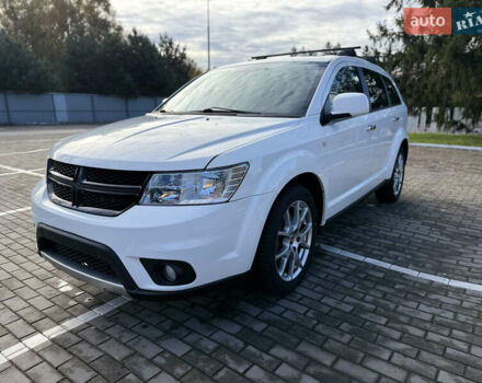 Белый Фиат Фримонт, объемом двигателя 2 л и пробегом 170 тыс. км за 12900 $, фото 1 на Automoto.ua