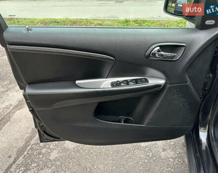 Черный Фиат Фримонт, объемом двигателя 2 л и пробегом 232 тыс. км за 13400 $, фото 12 на Automoto.ua