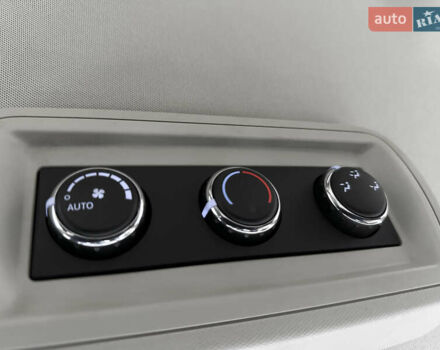 Черный Фиат Фримонт, объемом двигателя 1.96 л и пробегом 206 тыс. км за 11500 $, фото 101 на Automoto.ua