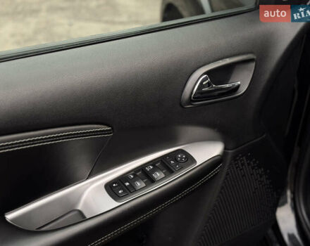 Черный Фиат Фримонт, объемом двигателя 2 л и пробегом 136 тыс. км за 15500 $, фото 26 на Automoto.ua