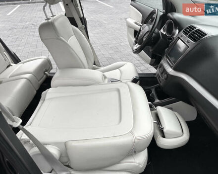 Черный Фиат Фримонт, объемом двигателя 1.96 л и пробегом 206 тыс. км за 12000 $, фото 92 на Automoto.ua