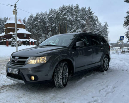 Серый Фиат Фримонт, объемом двигателя 1.96 л и пробегом 254 тыс. км за 12000 $, фото 1 на Automoto.ua