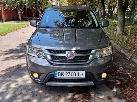 Фиат Фримонт 2012 в Ровно на Automoto.ua Серый Фиат Фримонт, объемом двигателя 1.96 л и пробегом 280 тыс. км за 13200 $, фото 1 на Automoto.ua