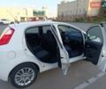 Белый Фиат Гранде Пунто, объемом двигателя 1.4 л и пробегом 201 тыс. км за 4300 $, фото 1 на Automoto.ua