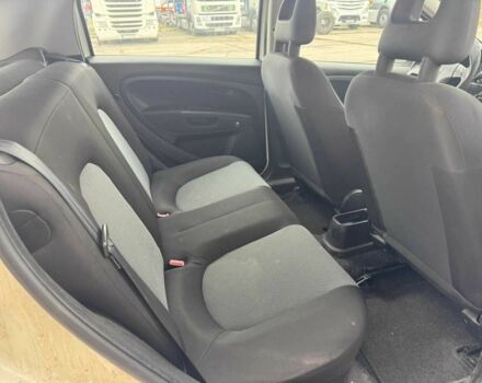 Белый Фиат Гранде Пунто, объемом двигателя 1.2 л и пробегом 293 тыс. км за 3500 $, фото 7 на Automoto.ua