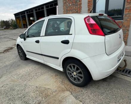 Белый Фиат Гранде Пунто, объемом двигателя 1.2 л и пробегом 293 тыс. км за 3500 $, фото 4 на Automoto.ua