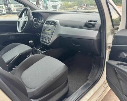 Белый Фиат Гранде Пунто, объемом двигателя 1.2 л и пробегом 293 тыс. км за 3500 $, фото 5 на Automoto.ua