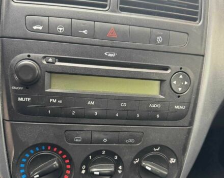 Белый Фиат Гранде Пунто, объемом двигателя 1.2 л и пробегом 293 тыс. км за 3500 $, фото 2 на Automoto.ua