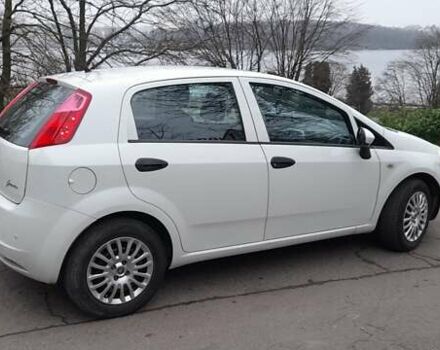 Белый Фиат Гранде Пунто, объемом двигателя 1.4 л и пробегом 117 тыс. км за 5899 $, фото 32 на Automoto.ua