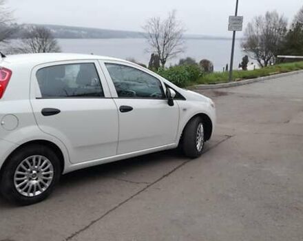 Белый Фиат Гранде Пунто, объемом двигателя 1.4 л и пробегом 117 тыс. км за 5899 $, фото 1 на Automoto.ua