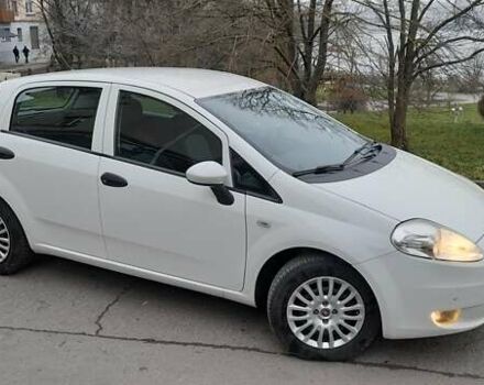 Белый Фиат Гранде Пунто, объемом двигателя 1.4 л и пробегом 117 тыс. км за 5899 $, фото 4 на Automoto.ua