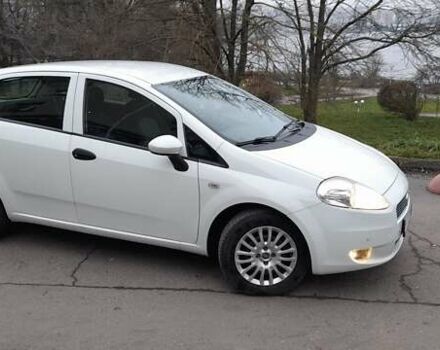 Белый Фиат Гранде Пунто, объемом двигателя 1.4 л и пробегом 117 тыс. км за 5899 $, фото 3 на Automoto.ua