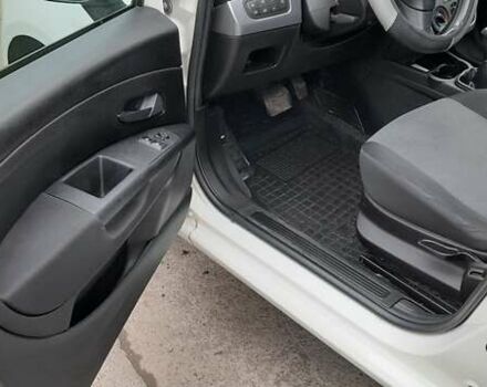 Белый Фиат Гранде Пунто, объемом двигателя 1.4 л и пробегом 117 тыс. км за 5899 $, фото 12 на Automoto.ua