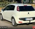 Белый Фиат Гранде Пунто, объемом двигателя 1.4 л и пробегом 187 тыс. км за 5400 $, фото 3 на Automoto.ua