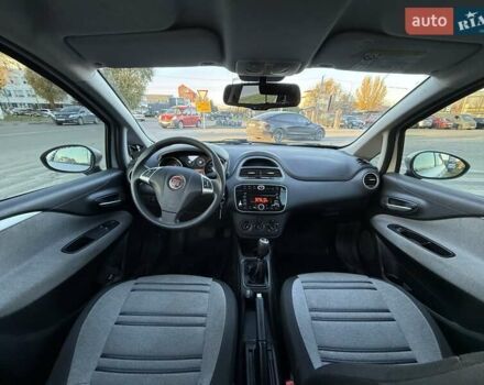 Белый Фиат Гранде Пунто, объемом двигателя 1.37 л и пробегом 74 тыс. км за 5600 $, фото 10 на Automoto.ua