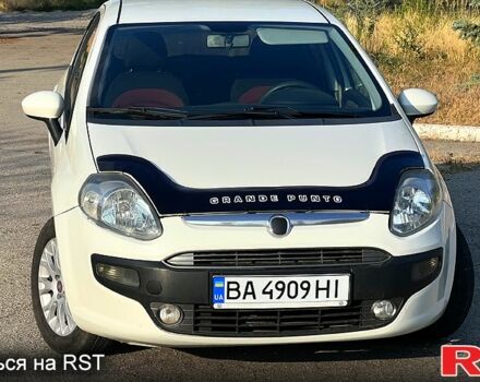 Белый Фиат Гранде Пунто, объемом двигателя 1.4 л и пробегом 187 тыс. км за 5400 $, фото 4 на Automoto.ua