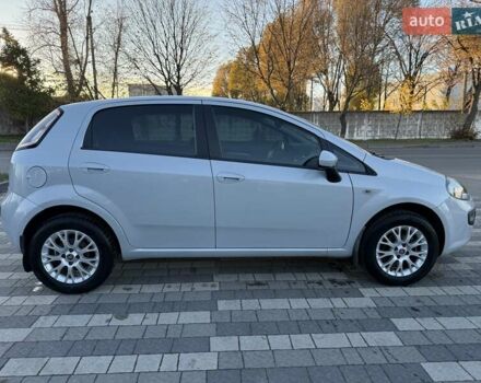 Белый Фиат Гранде Пунто, объемом двигателя 1.37 л и пробегом 74 тыс. км за 5600 $, фото 5 на Automoto.ua