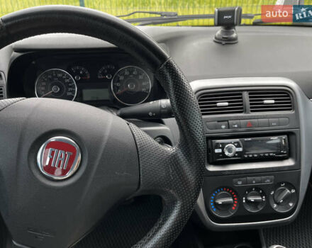 Белый Фиат Гранде Пунто, объемом двигателя 1.37 л и пробегом 104 тыс. км за 4800 $, фото 20 на Automoto.ua
