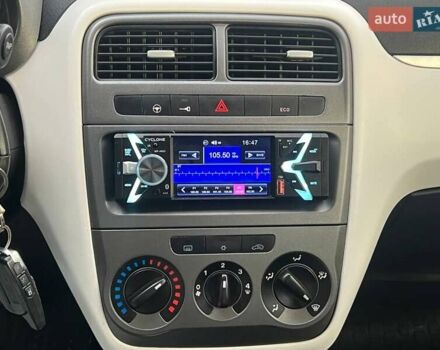 Фіат Гранде Пунто 2012 у Києві на Automoto.ua Білий Фіат Гранде Пунто, об'ємом двигуна 1.37 л та пробігом 194 тис. км за 5990 $, фото 18 на Automoto.ua