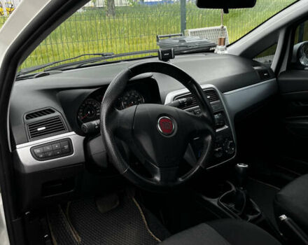 Белый Фиат Гранде Пунто, объемом двигателя 1.37 л и пробегом 104 тыс. км за 4800 $, фото 10 на Automoto.ua