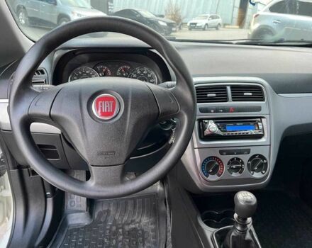 Білий Фіат Гранде Пунто, об'ємом двигуна 1.4 л та пробігом 76 тис. км за 6890 $, фото 18 на Automoto.ua