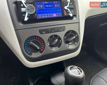 Білий Фіат Гранде Пунто, об'ємом двигуна 1.37 л та пробігом 194 тис. км за 5590 $, фото 20 на Automoto.ua