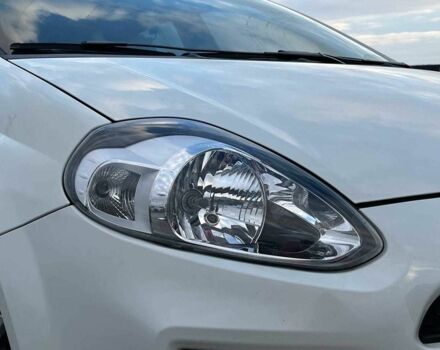 Білий Фіат Гранде Пунто, об'ємом двигуна 1.4 л та пробігом 76 тис. км за 6890 $, фото 7 на Automoto.ua