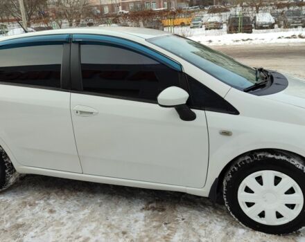 Белый Фиат Гранде Пунто, объемом двигателя 1.4 л и пробегом 107 тыс. км за 6000 $, фото 5 на Automoto.ua