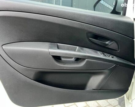 Білий Фіат Гранде Пунто, об'ємом двигуна 1.4 л та пробігом 76 тис. км за 6890 $, фото 14 на Automoto.ua