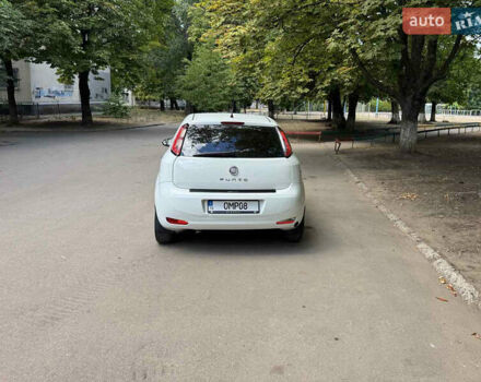 Белый Фиат Гранде Пунто, объемом двигателя 1.4 л и пробегом 168 тыс. км за 5600 $, фото 4 на Automoto.ua