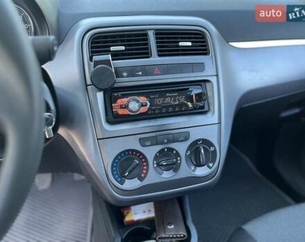 Белый Фиат Гранде Пунто, объемом двигателя 1.25 л и пробегом 145 тыс. км за 7000 $, фото 11 на Automoto.ua