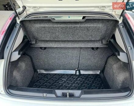 Білий Фіат Гранде Пунто, об'ємом двигуна 1.4 л та пробігом 76 тис. км за 6890 $, фото 33 на Automoto.ua