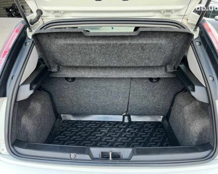 Білий Фіат Гранде Пунто, об'ємом двигуна 1.4 л та пробігом 76 тис. км за 6890 $, фото 34 на Automoto.ua