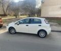 Белый Фиат Гранде Пунто, объемом двигателя 1.4 л и пробегом 178 тыс. км за 4200 $, фото 1 на Automoto.ua