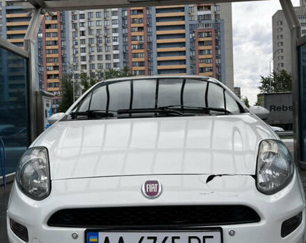 Белый Фиат Гранде Пунто, объемом двигателя 1.37 л и пробегом 104 тыс. км за 4800 $, фото 3 на Automoto.ua