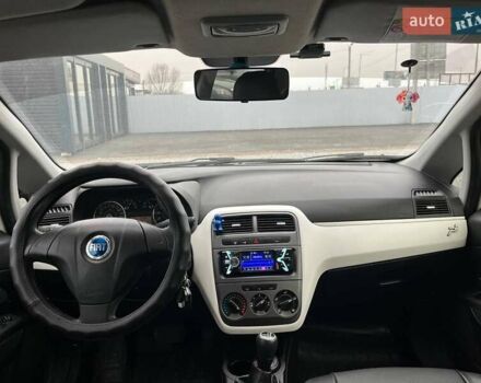 Білий Фіат Гранде Пунто, об'ємом двигуна 1.37 л та пробігом 194 тис. км за 5590 $, фото 12 на Automoto.ua