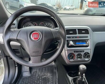 Білий Фіат Гранде Пунто, об'ємом двигуна 1.4 л та пробігом 76 тис. км за 6890 $, фото 22 на Automoto.ua