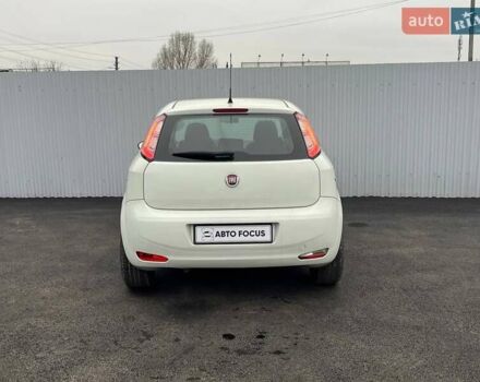 Білий Фіат Гранде Пунто, об'ємом двигуна 1.37 л та пробігом 194 тис. км за 5590 $, фото 5 на Automoto.ua